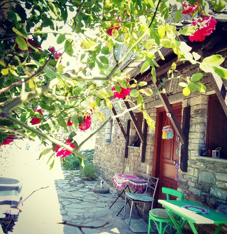 Morfeas Guesthouse パピンゴ エクステリア 写真